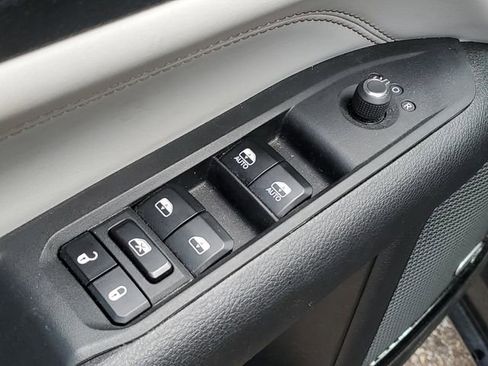 Used 2022 Jeep Compass Limited w/ Elite Group image 24