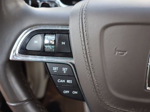 Used 2018 Lincoln Continental Select FWD image 19