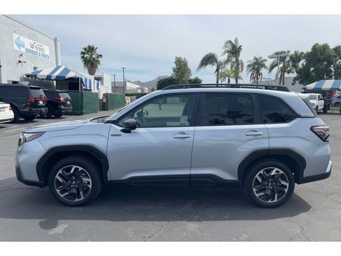 Certified 2025 Subaru Forester Premium AWD/4WD image 2