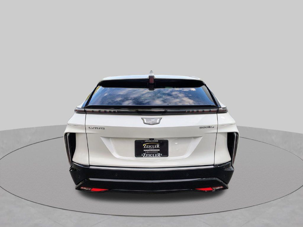 Used 2024 Cadillac Lyriq Luxury AWD/4WD image 8