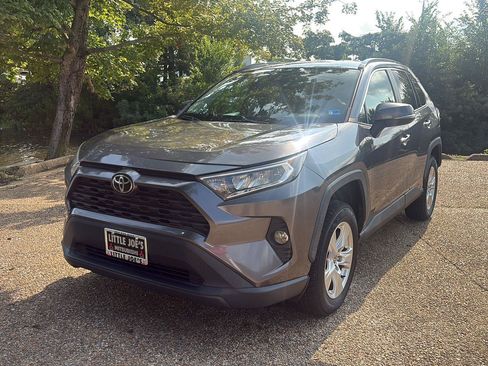 Used 2021 Toyota RAV4 XLE AWD/4WD image 11