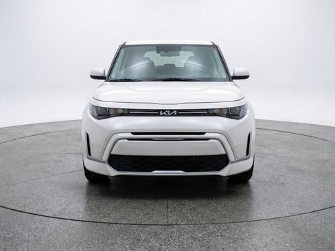 Used 2025 Kia Soul LX w/ LX Technology Package FWD image 2