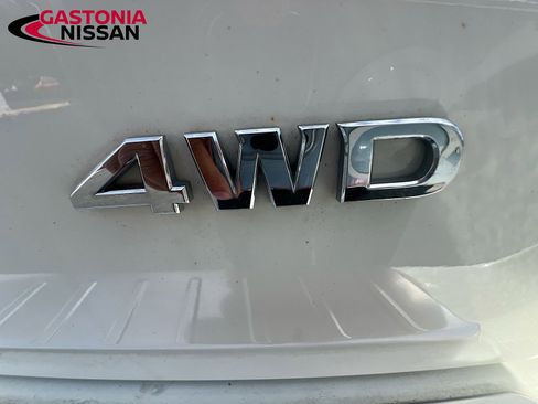 Used 2020 Nissan Pathfinder S image 41
