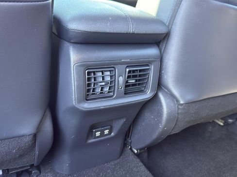 Used 2021 Toyota RAV4 XLE Premium image 28