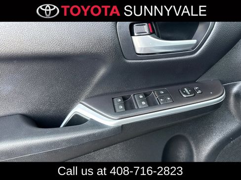 Certified 2017 Toyota Camry SE FWD image 17