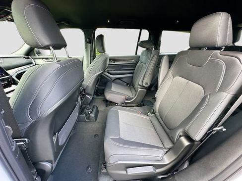 New 2025 Jeep Grand Cherokee L Laredo image 16