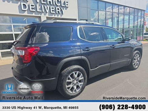 Used 2021 GMC Acadia SLT w/ Technology Package AWD/4WD image 9