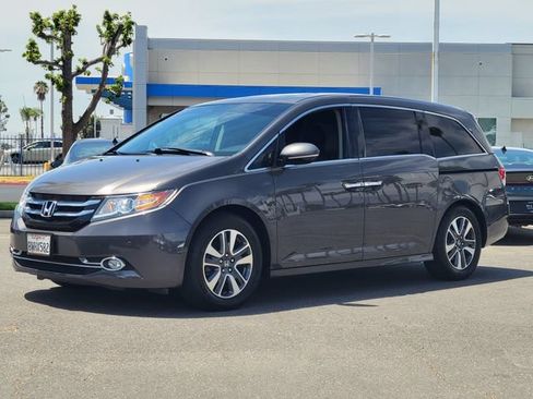 Used 2016 Honda Odyssey Touring Elite image 2