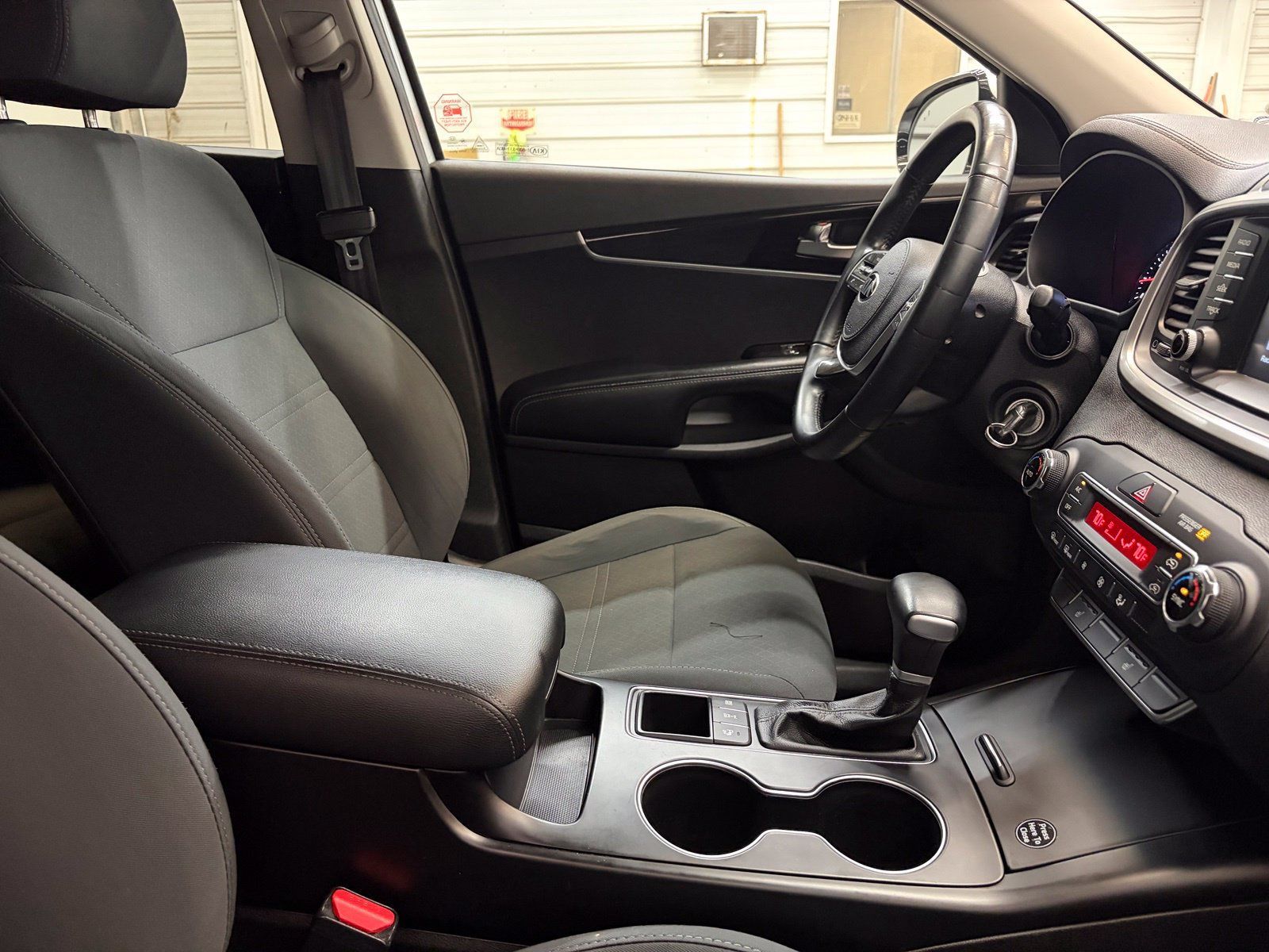 Used 2020 Kia Sorento LX w/ LX I4 Convenience Package AWD/4WD image 28