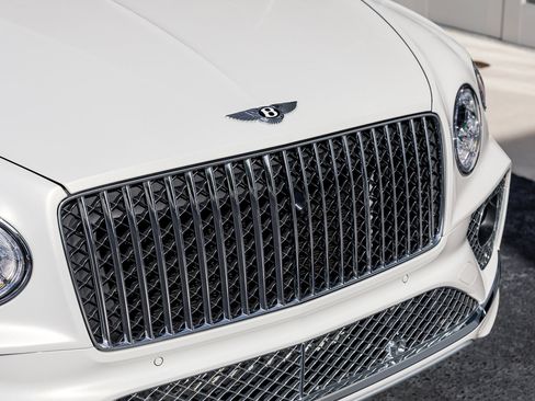 Used 2023 Bentley Bentayga Extended Wheelbase image 28