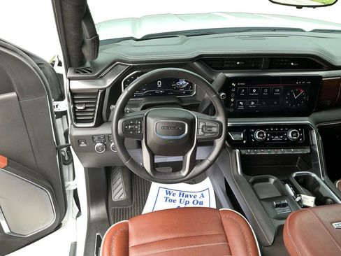 Used 2025 GMC Sierra 2500 Denali Ultimate AWD/4WD image 12