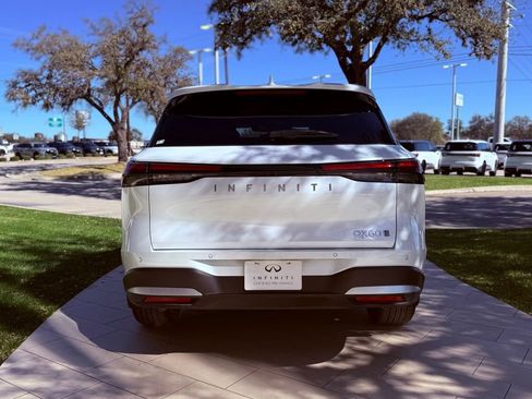 Certified 2026 INFINITI QX60 Luxe w/ Family Package image 7