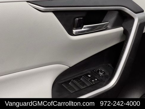 Used 2020 Toyota RAV4 XLE FWD image 22