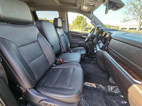 Used 2025 GMC Sierra 1500 SLT RWD image 28