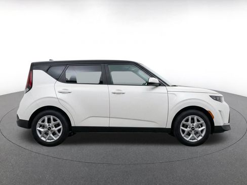 Used 2025 Kia Soul LX w/ LX Technology Package FWD image 10