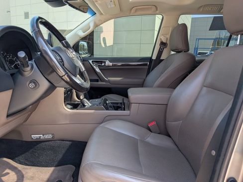 Used 2022 Lexus GX 460 Luxury w/ Sport Design Package AWD/4WD image 39