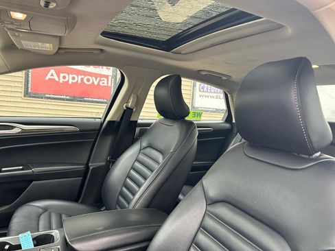 Used 2019 Ford Fusion SEL image 17