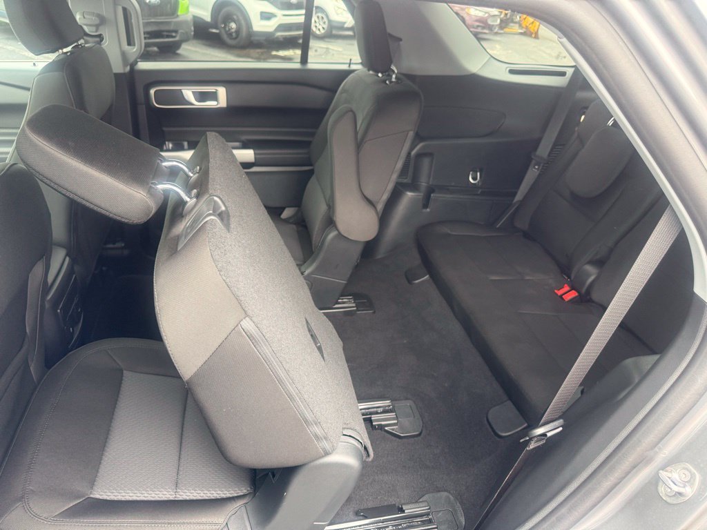 Used 2024 Ford Explorer XLT AWD/4WD image 33