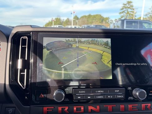 Used 2025 Nissan Frontier PRO-4X image 16