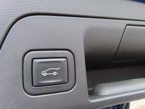 Used 2023 Buick Envision Avenir AWD/4WD image 42