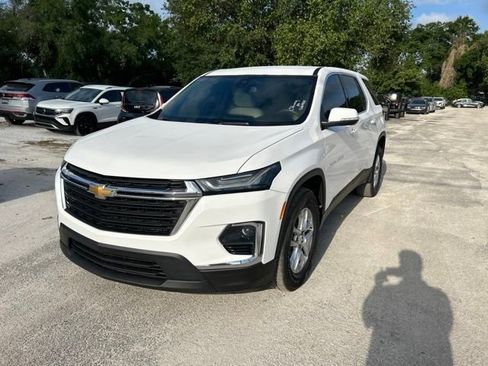 Used 2022 Chevrolet Traverse LS w/ LPO, Cargo Package FWD image 2