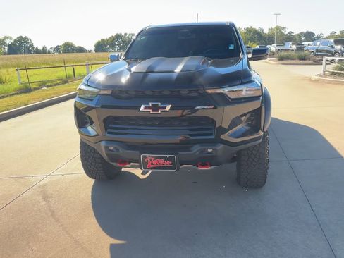 Used 2024 Chevrolet Colorado ZR2 w/ Technology Package image 3