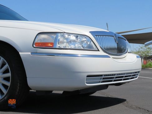 Used 2003 Lincoln Town Car Executive image 33