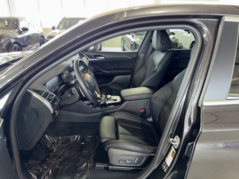 Certified 2025 BMW X4 xDrive30i w/ Premium Package image 17