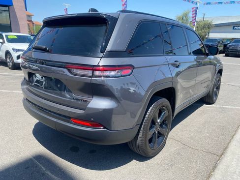 Used 2025 Jeep Grand Cherokee Limited w/ Black Appearance Package AWD/4WD image 6