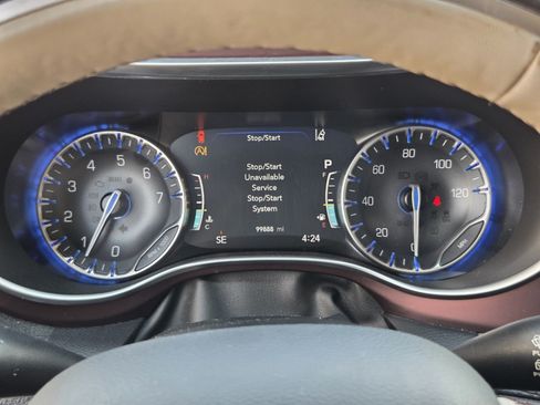 Used 2020 Chrysler Pacifica Limited w/ Tire & Wheel Group FWD image 23