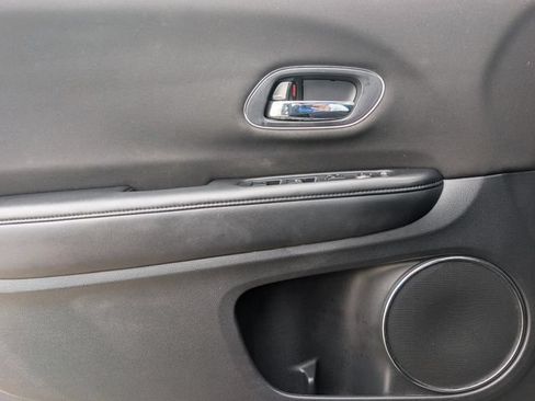 Used 2018 Honda HR-V EX image 16