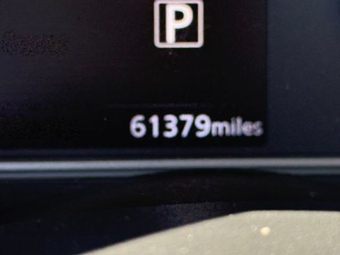 Used 2021 Nissan Versa SV FWD image 31
