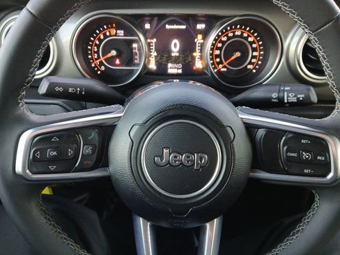 Certified 2023 Jeep Gladiator Overland image 37