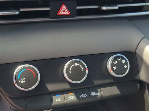 New 2025 Hyundai Elantra SE image 29