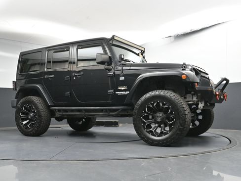 Used 2012 Jeep Wrangler Unlimited Sahara w/ Dual Top Group image 29