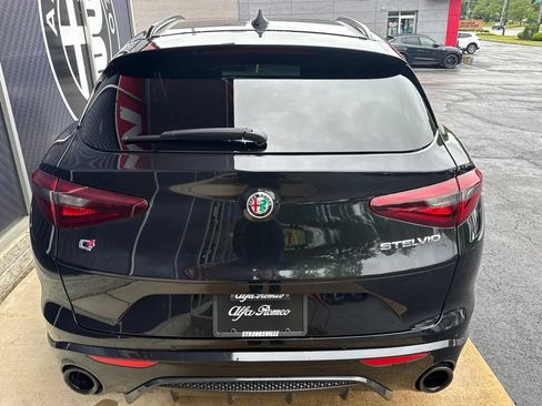 Used 2023 Alfa Romeo Stelvio Veloce AWD/4WD image 11