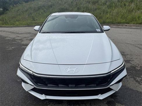 New 2025 Hyundai Elantra Limited image 8