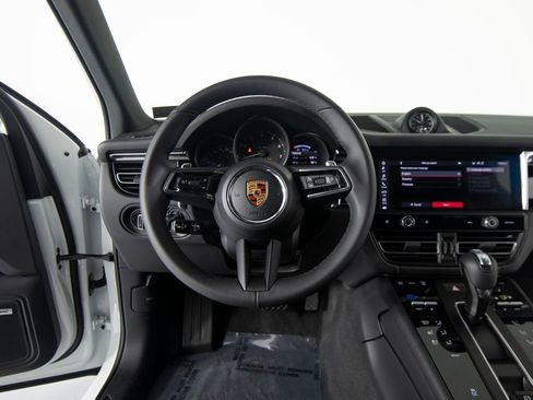 New 2026 Porsche Macan image 22