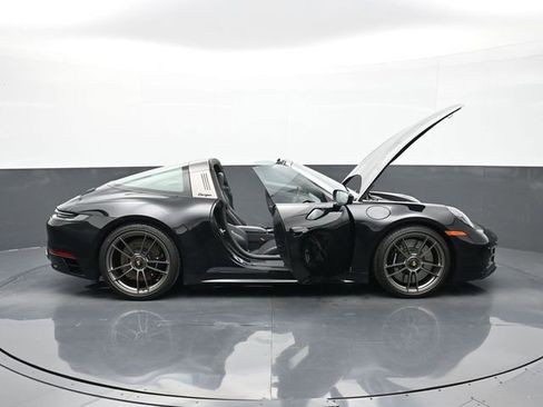 Certified 2022 Porsche 911 50th Anniversary Edition image 36