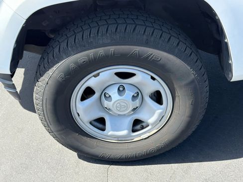 Used 2022 Toyota Tacoma SR w/ SR Convenience Package RWD image 21