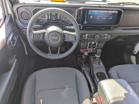 Used 2025 Jeep Wrangler Unlimited Rubicon image 25