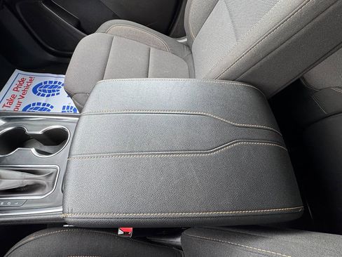 Used 2021 Chevrolet Traverse LS image 31