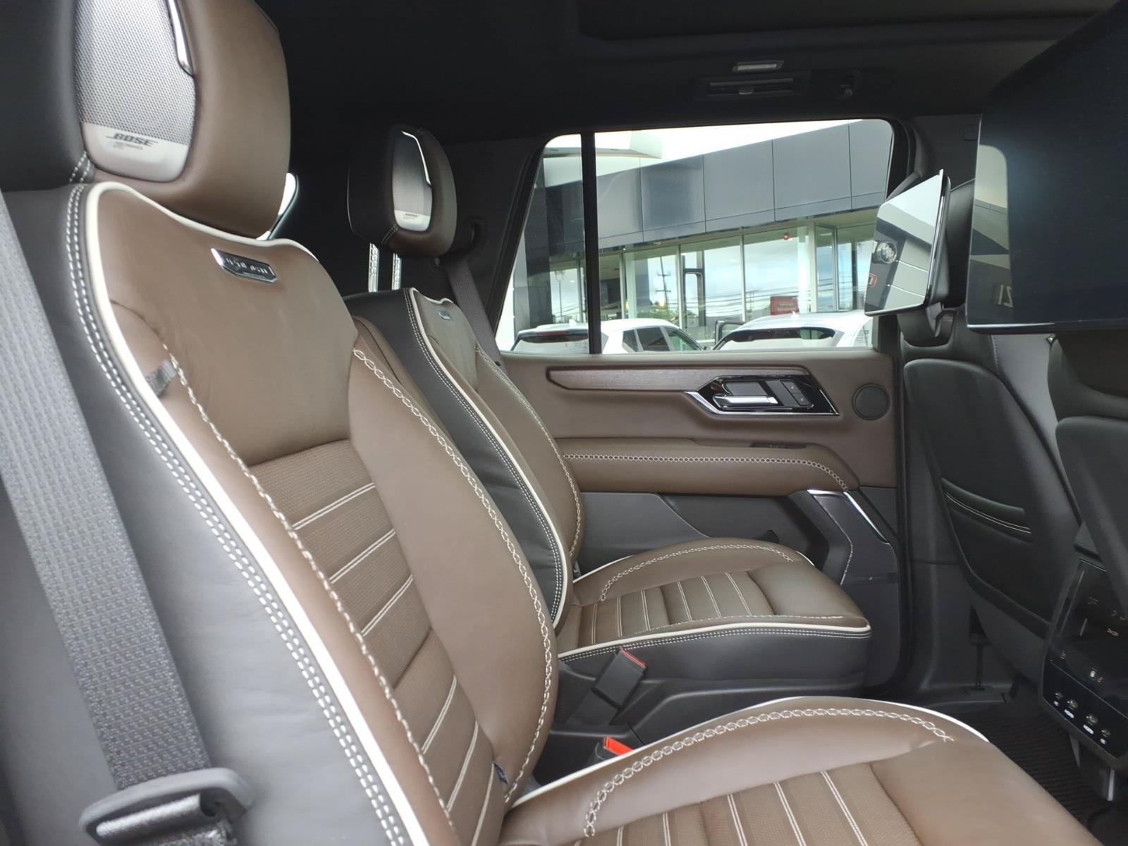Used 2026 GMC Yukon Denali Ultimate AWD/4WD image 16