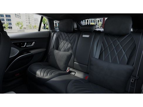 Used 2023 Mercedes-Benz EQS 580 4MATIC Sedan image 5