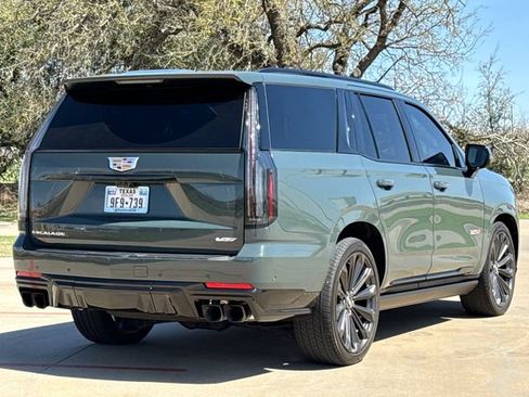 Used 2025 Cadillac Escalade V AWD/4WD image 8