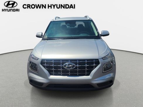 Used 2025 Hyundai Venue SEL FWD image 2