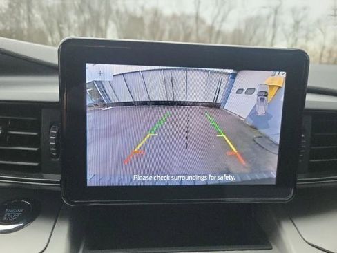 Used 2022 Ford Explorer XLT image 11