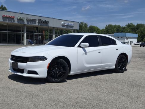 Used 2022 Dodge Charger SXT w/ Plus Group RWD image 1