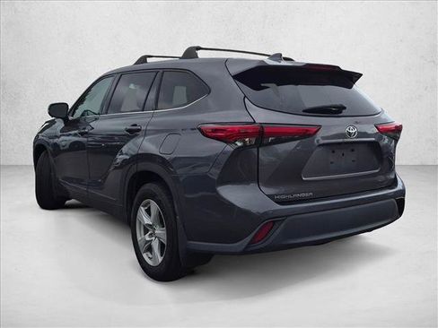 Used 2020 Toyota Highlander L FWD image 7