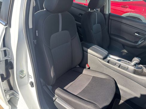 Used 2025 Nissan Sentra SV FWD image 33